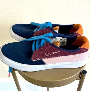 Men’s size 6 Nike SB lace ups multi color